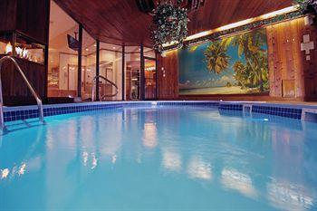 Sybaris Pool Suites Mequon Exterior photo